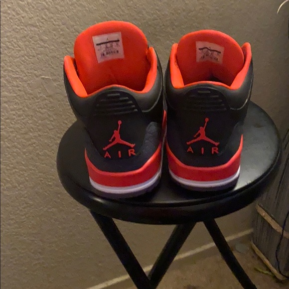 Crimson Jordan 3s